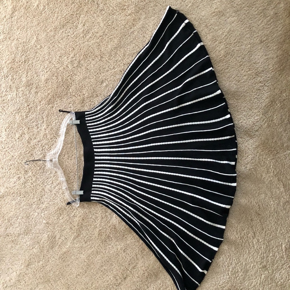 Beautiful flared knit black and white skirt
